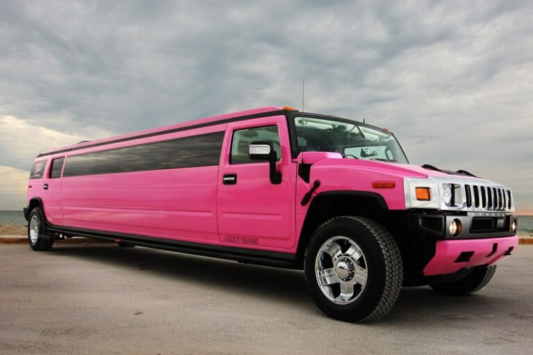 różowy hummer w warszawie