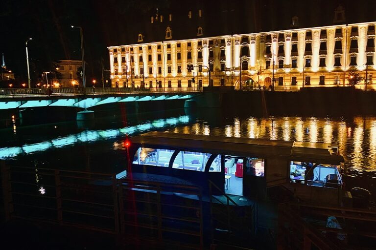 Impreza na statku we Wrocławiu